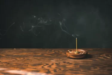 お香のスピリチュアルな効果を最大限に引き出す5つのタイミング