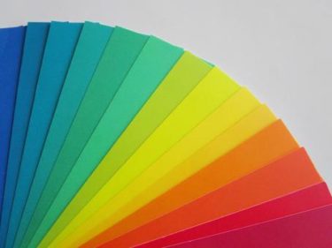 色のエネルギーを取り入れるために行うべき4つのスピリチュアルなこととは？