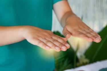 プロが教えるセルフヒーリングの効果的な7つの行い方