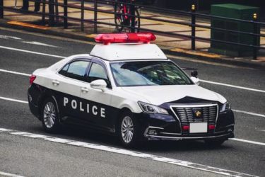 パトカーを頻繁に見かける時の5つのスピリチュアルな意味と、その後取るべきアクション